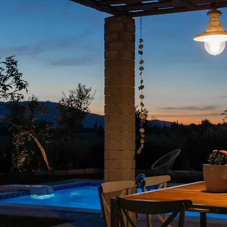 G&k, An Enchanting Secluded Retreat Willa Romírion