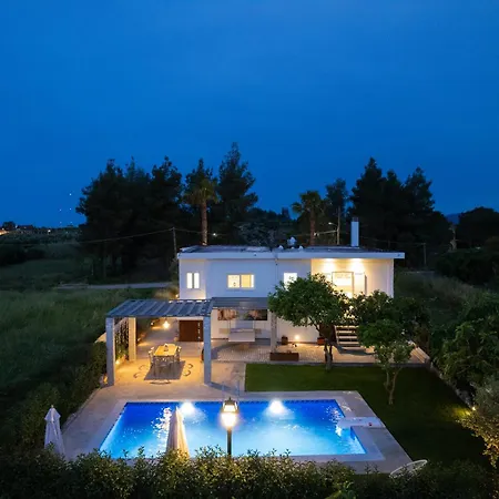 G&k, An Enchanting Secluded Retreat Romírion